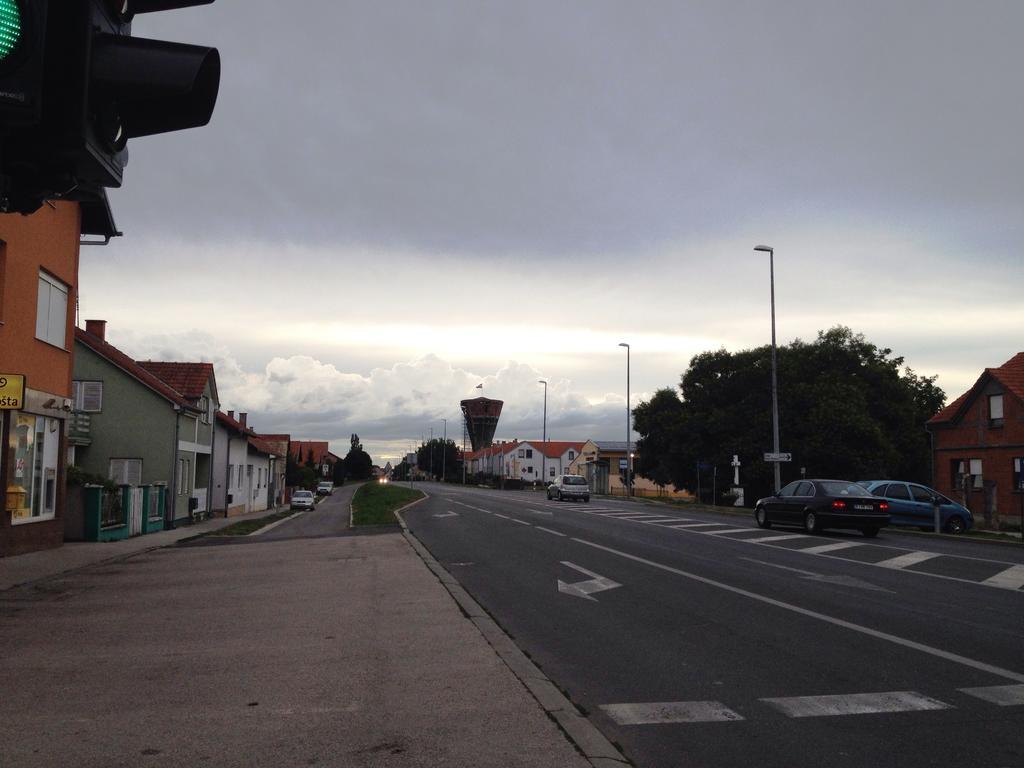 Petros Apartmani Vukovar Esterno foto