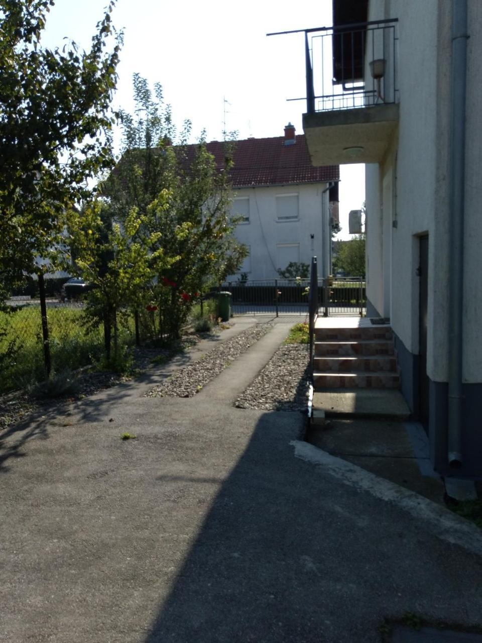 Petros Apartmani Vukovar Esterno foto
