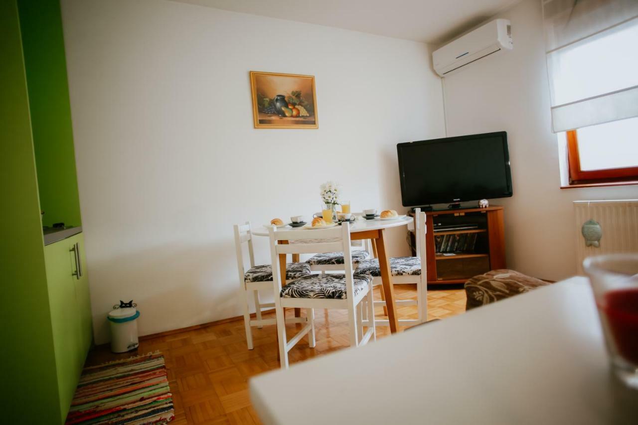 Petros Apartmani Vukovar Esterno foto