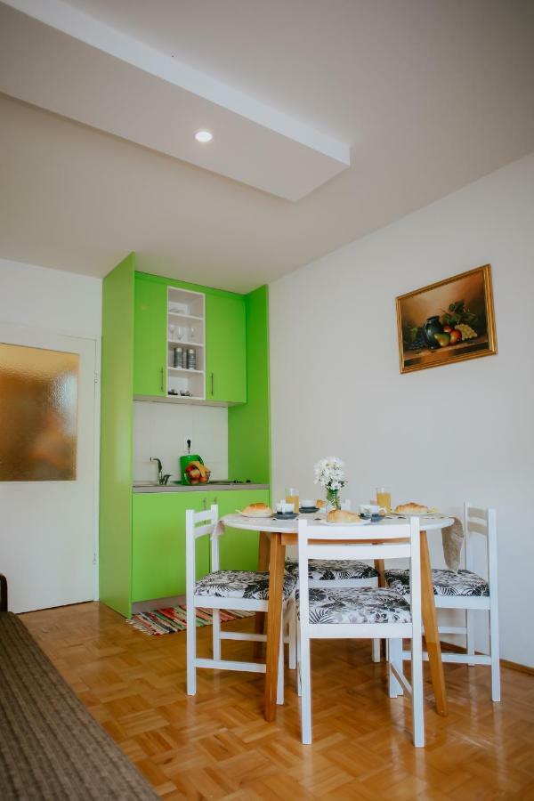Petros Apartmani Vukovar Esterno foto