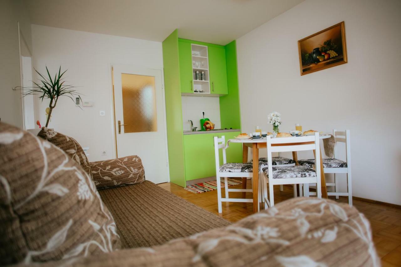 Petros Apartmani Vukovar Esterno foto