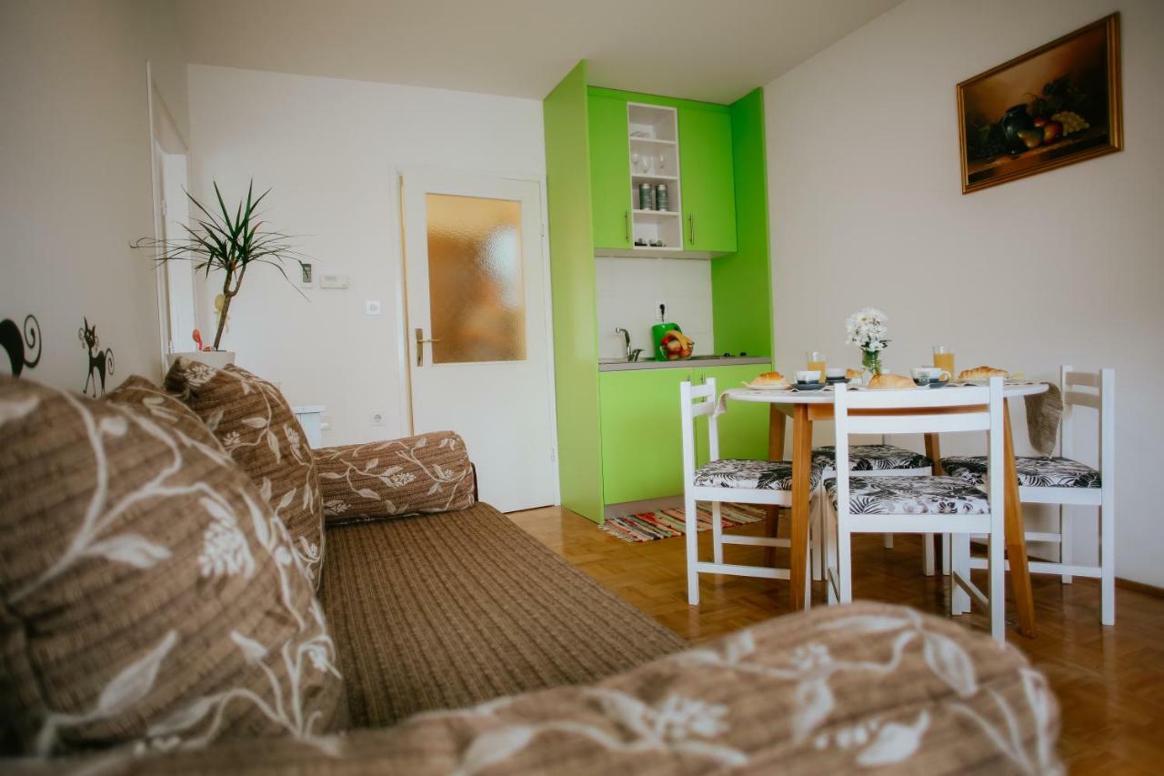 Petros Apartmani Vukovar Esterno foto