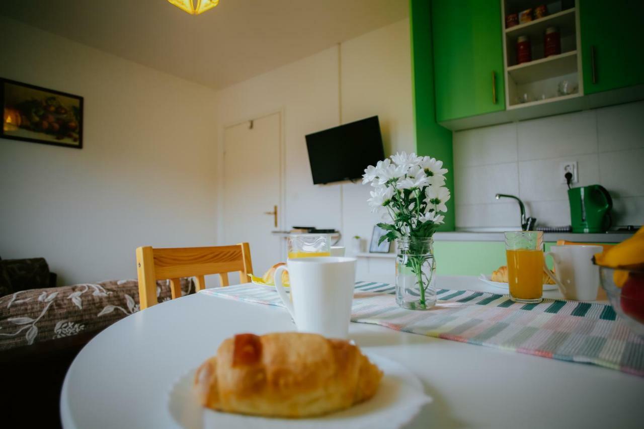 Petros Apartmani Vukovar Esterno foto