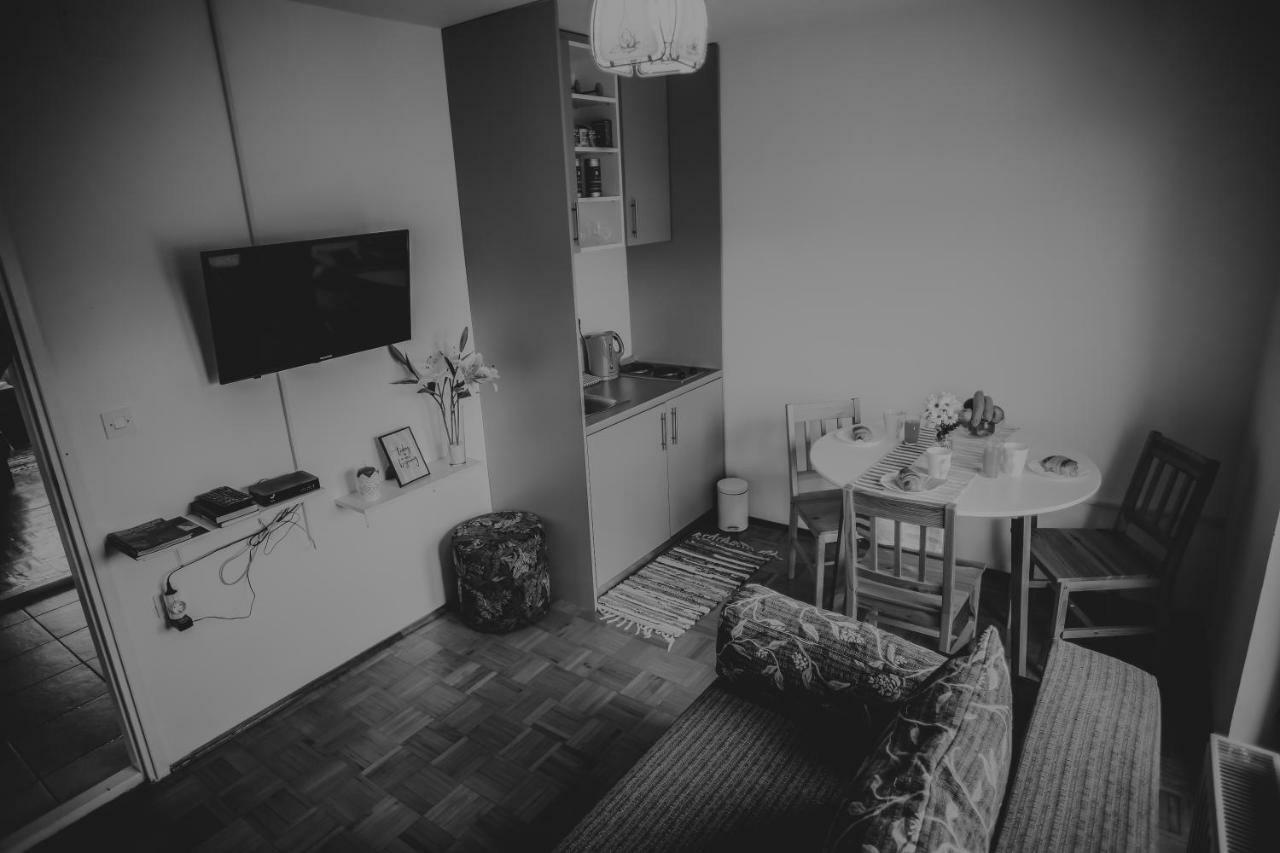 Petros Apartmani Vukovar Esterno foto